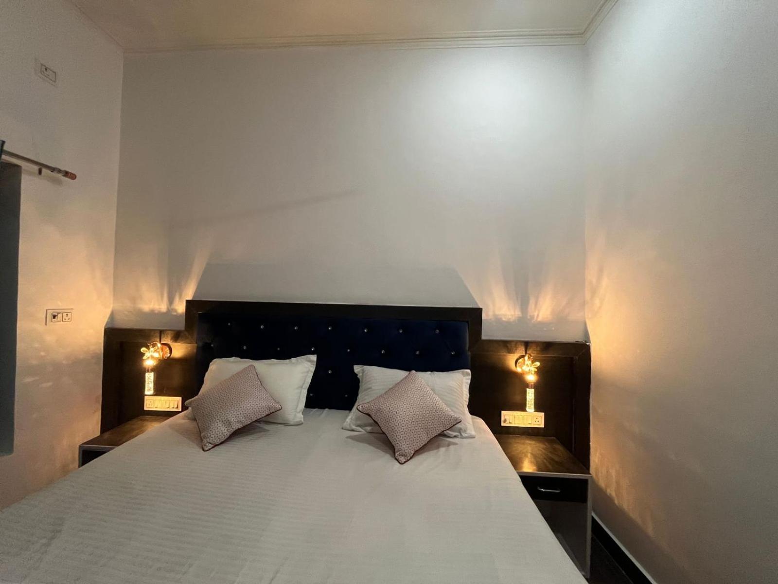 La Calma Homestay Khajurāho Buitenkant foto