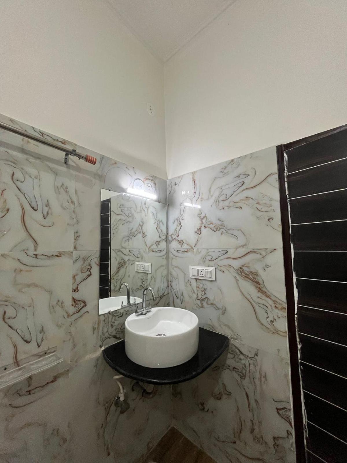 La Calma Homestay Khajurāho Buitenkant foto